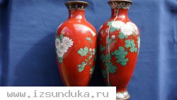 Две старинные вазы Клуазоне (Cloisonne) с изящным цветочным рисунком. Япония, период Мэйдзи, сер. XIX  века.
