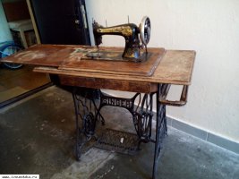 Старинная швейная машина Singer