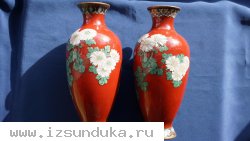 Две старинные вазы Клуазоне (Cloisonne) с изящным цветочным рисунком. Япония, период Мэйдзи, нач. XIX  века.