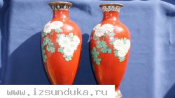 Две старинные вазы Клуазоне (Cloisonne) с изящным цветочным рисунком. Япония, период Мэйдзи, нач. XIX  века.
