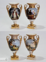 Пара фарфоровых вазочек с изображением Евангельских сюжетов