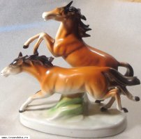 Бегущие кони - статуэтка из Германии