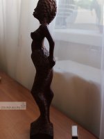 Скульптура африканской девушки, красное дерево
