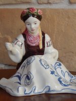 Фигурки вышивальщиц